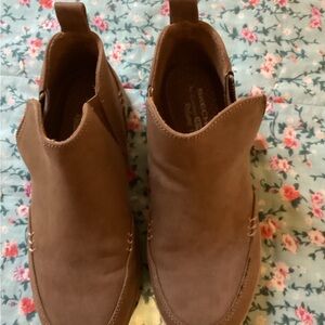 Skechers Women's Tan Heeled Boots